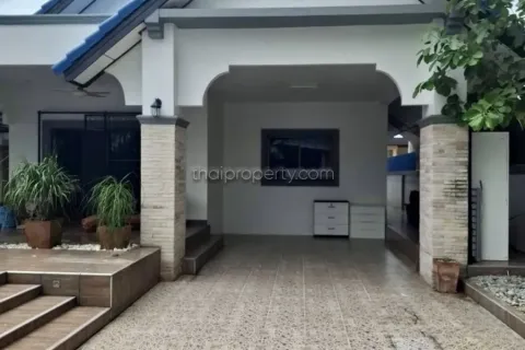 Casa de 3 dormitorios en Pattaya, Tailandia № 213326 - foto 2