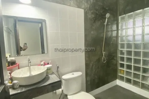 Casa de 3 dormitorios en Pattaya, Tailandia № 213327 - foto 15