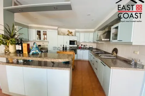 Casa de 5 dormitorios en Pattaya, Tailandia № 213331 - foto 8