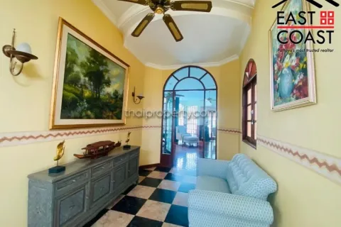 Casa de 5 dormitorios en Pattaya, Tailandia № 213331 - foto 18