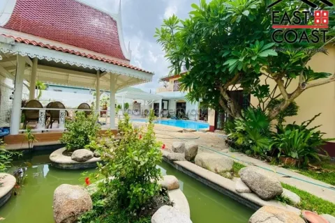 Casa de 5 dormitorios en Pattaya, Tailandia № 213331 - foto 3