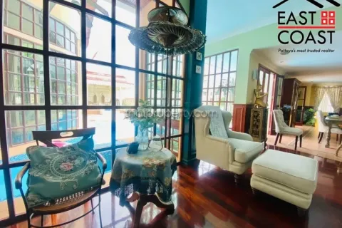 Casa de 5 dormitorios en Pattaya, Tailandia № 213331 - foto 16