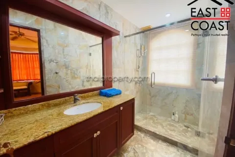 Casa de 5 dormitorios en Pattaya, Tailandia № 213331 - foto 12