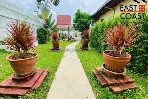 Casa de 5 dormitorios en Pattaya, Tailandia № 213331 - foto 5