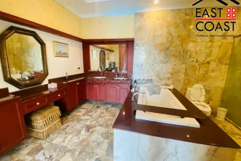 Casa de 5 dormitorios en Pattaya, Tailandia № 213331 - foto 17