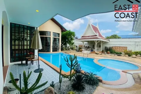 Casa de 5 dormitorios en Pattaya, Tailandia № 213331 - foto 4