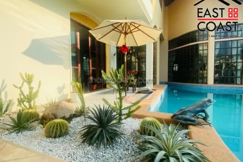Casa de 5 dormitorios en Pattaya, Tailandia № 213331 - foto 6