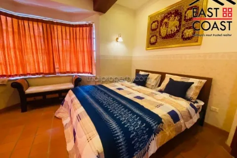 Casa de 5 dormitorios en Pattaya, Tailandia № 213331 - foto 13