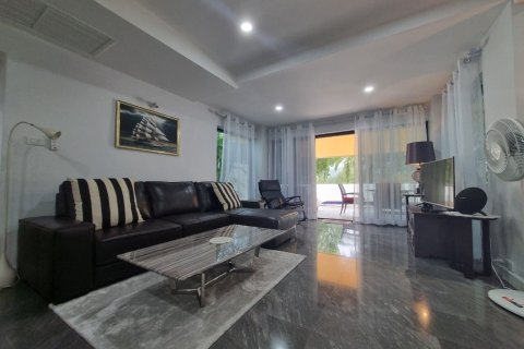 Villa in Kathu, Thailand 2 bedrooms № 173381 - photo 2