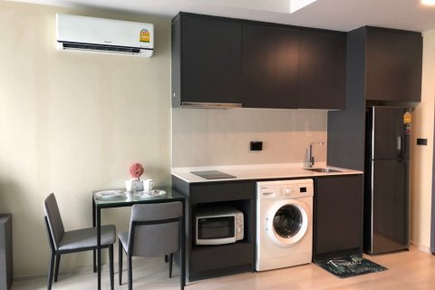 Студия в кондо в Клонг Тоэй, Бангкок, Таиланд № 162003 - фото 4