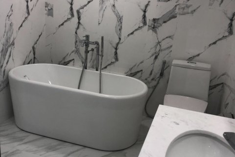 House in Watthana, Bangkok, Thailand 3 bedrooms № 162002 - photo 16