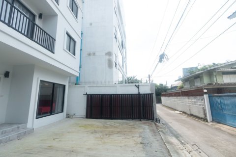House in Watthana, Bangkok, Thailand 3 bedrooms № 162002 - photo 20