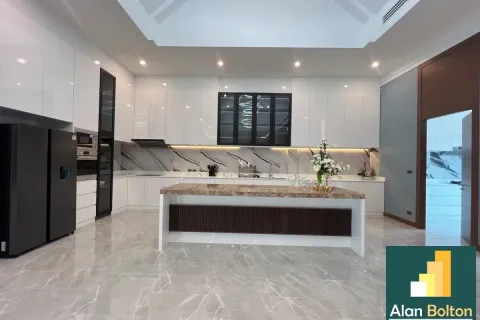 Casa de 4 dormitorios en Pattaya, Tailandia № 210864 - foto 12