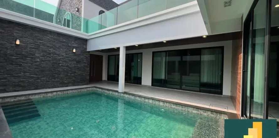 Casa de 4 dormitorios en Pattaya, Tailandia № 210864