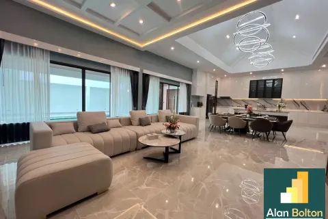 Casa de 4 dormitorios en Pattaya, Tailandia № 210864 - foto 19