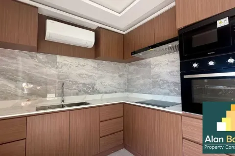 Casa de 4 dormitorios en Pattaya, Tailandia № 210864 - foto 7