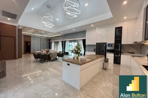 Casa de 4 dormitorios en Pattaya, Tailandia № 210864 - foto 17
