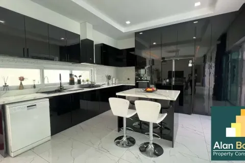 Casa de 3 dormitorios en Pattaya, Tailandia № 210861 - foto 6