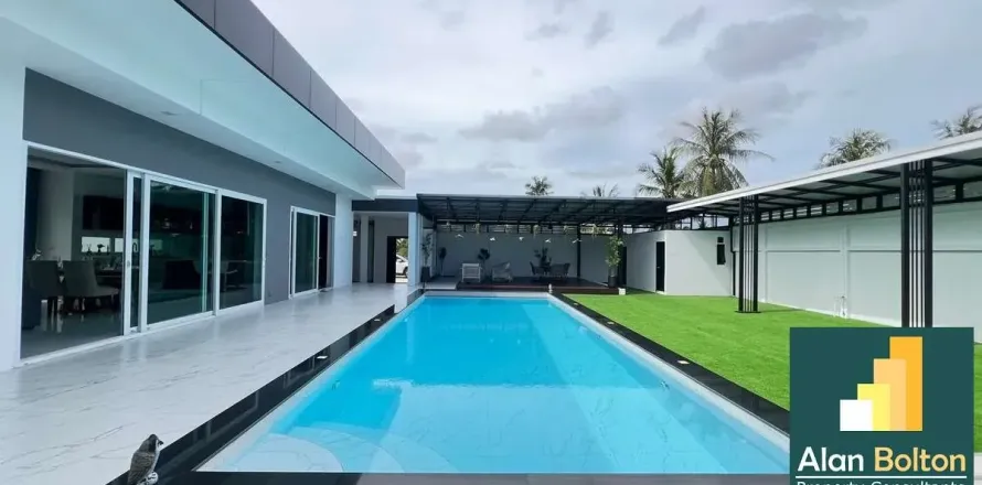 Casa de 3 dormitorios en Pattaya, Tailandia № 210861