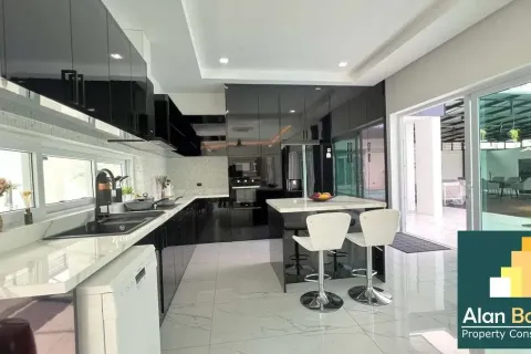 Casa de 3 dormitorios en Pattaya, Tailandia № 210861 - foto 7
