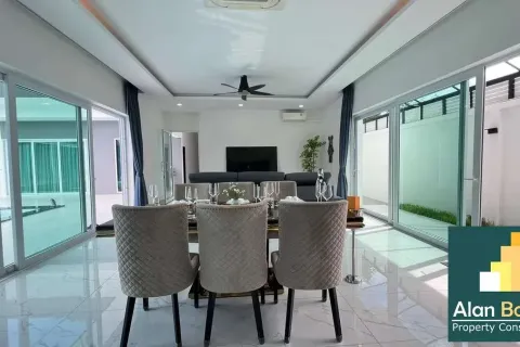 Casa de 3 dormitorios en Pattaya, Tailandia № 210861 - foto 9