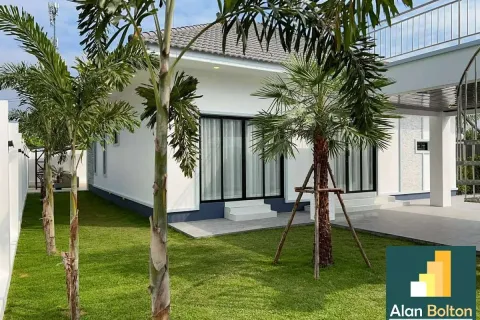 Casa de 3 dormitorios en Pattaya, Tailandia № 210862 - foto 3