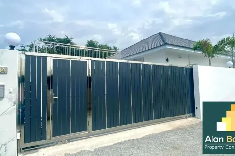 Casa de 3 dormitorios en Pattaya, Tailandia № 210862 - foto 5