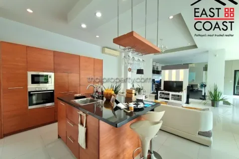 Casa de 3 dormitorios en Pattaya, Tailandia № 212175 - foto 7
