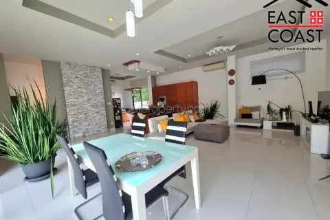 Casa de 3 dormitorios en Pattaya, Tailandia № 212175 - foto 12