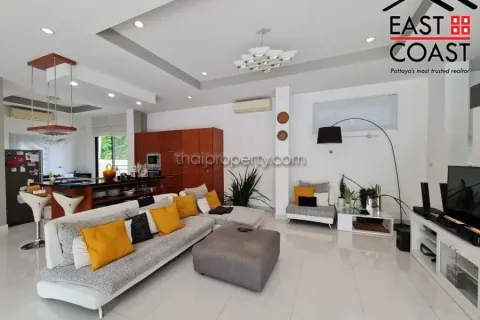 Casa de 3 dormitorios en Pattaya, Tailandia № 212175 - foto 11