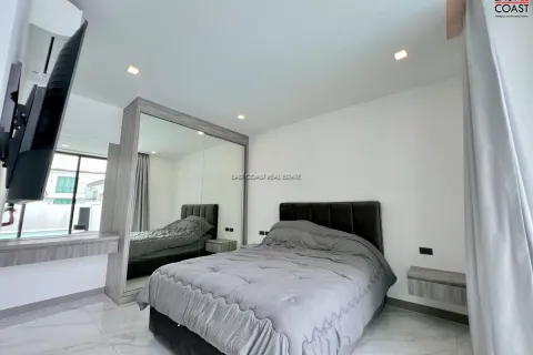 Casa de 3 dormitorios en Pattaya, Tailandia № 212173 - foto 11