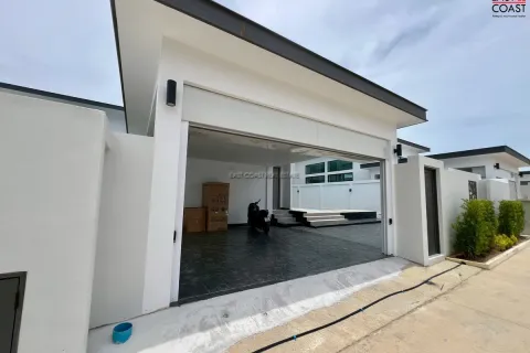 Casa de 3 dormitorios en Pattaya, Tailandia № 212173 - foto 4