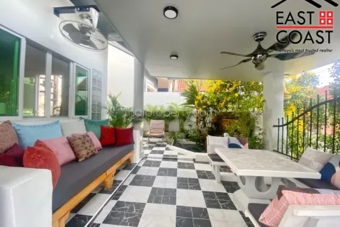 House in Pattaya, Thailand 3 bedrooms № 212171
