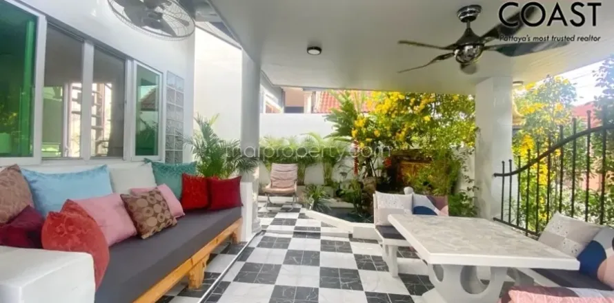 Casa de 3 dormitorios en Pattaya, Tailandia № 212171