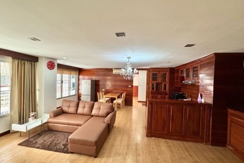 Condo in Suan Luang, Bangkok, Thailand, 2 bedrooms  № 158488 - photo 1