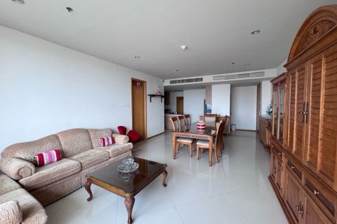 Condo in Sathon, Bangkok, Thailand, 2 bedrooms № 136373 - photo 11