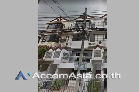 Adosado de 4 dormitorios en Pathum Wan, Bangkok, Tailandia № 216752