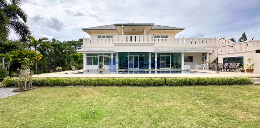 Maison à Pattaya, Thaïlande 5 chambres № 196499