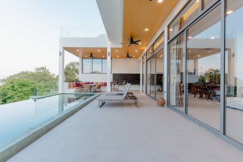 Villa in Surat Thani, Thailand 3 bedrooms № 176797 - photo 2
