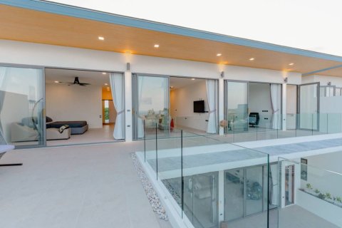 Villa in Surat Thani, Thailand 3 bedrooms № 176797 - photo 3