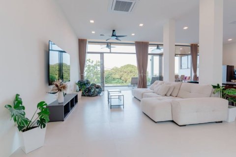 Villa in Surat Thani, Thailand 3 bedrooms № 176797 - photo 7