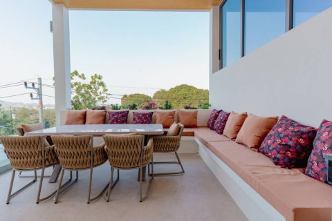Villa in Surat Thani, Thailand 3 bedrooms № 176797 - photo 4