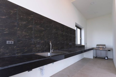 Villa in Surat Thani, Thailand 3 bedrooms № 176797 - photo 5