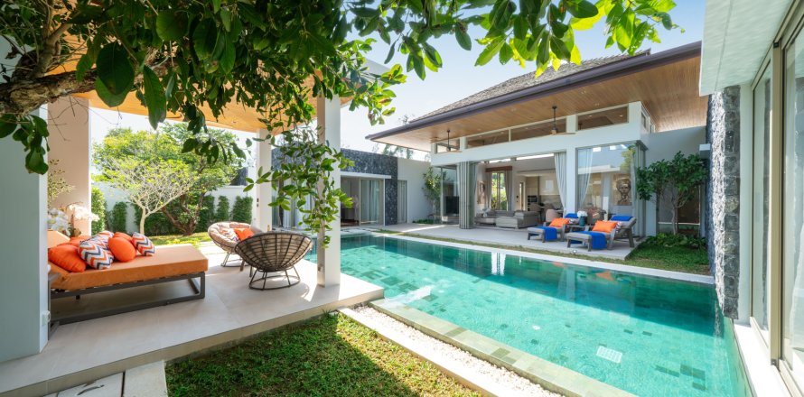 Villa in Phuket, Thailand 4 bedrooms № 161559
