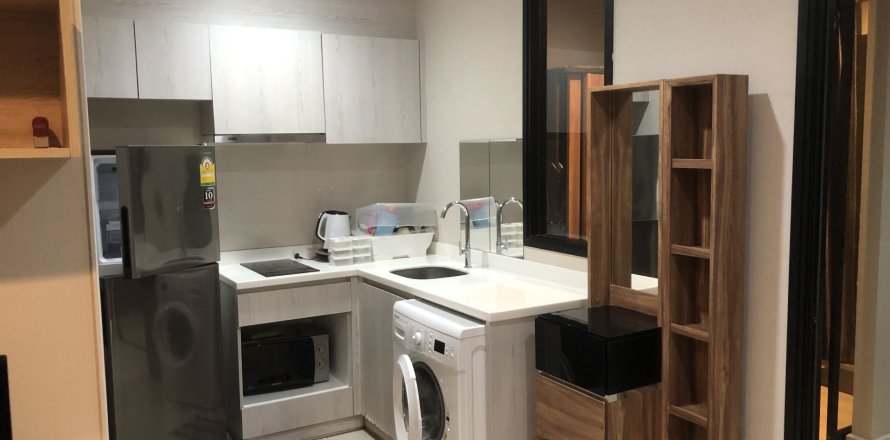 Studio in the Condo in Huai Khwang, Bangkok, Thailand  № 161564