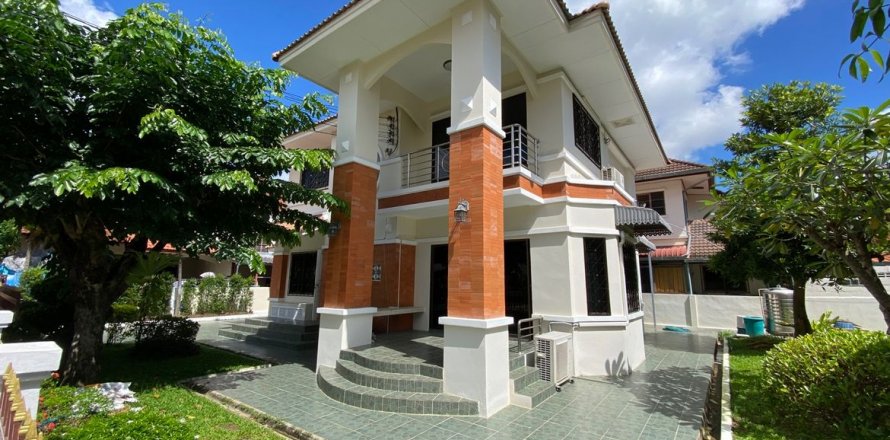 House in Chiang Mai, Thailand 3 bedrooms № 75086