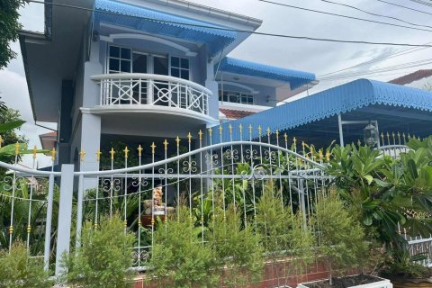 Дом в Паттайе, Таиланд с 3 спальнями  № 133609 - фото 1