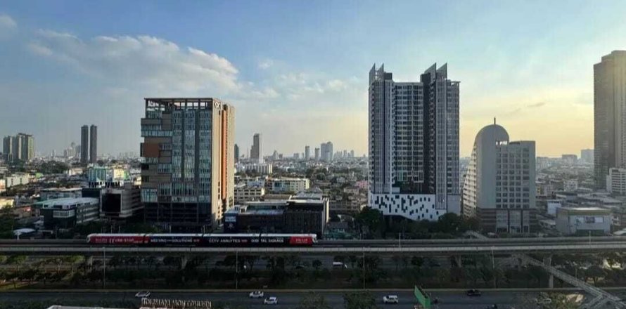 Studio in the Condo in Khlong San, Bangkok, Thailand  № 156453