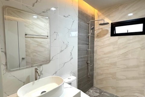 House in Phuket, Thailand 3 bedrooms № 156459 - photo 11