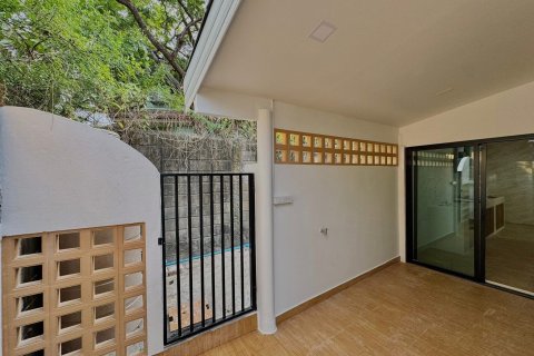 House in Phuket, Thailand 3 bedrooms № 156459 - photo 16